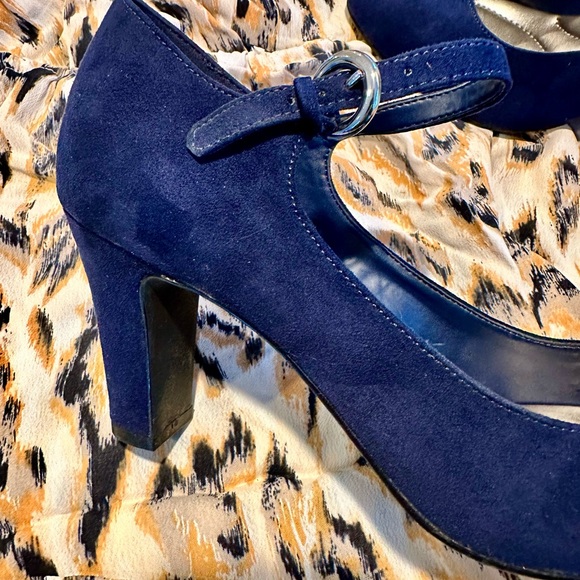 Kelly & Katie faux blue suede Mary Jane heels - Picture 2 of 5